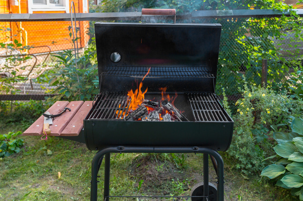 Fire in barbecue grill - Fotoğraf, Görsel