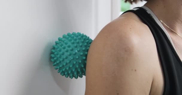 Massage ball for relaxation of fascia.Massage shoulder muscles with ball. Roller for physiotherapy. Close up. . High quality 4k footage - Footage, Video
