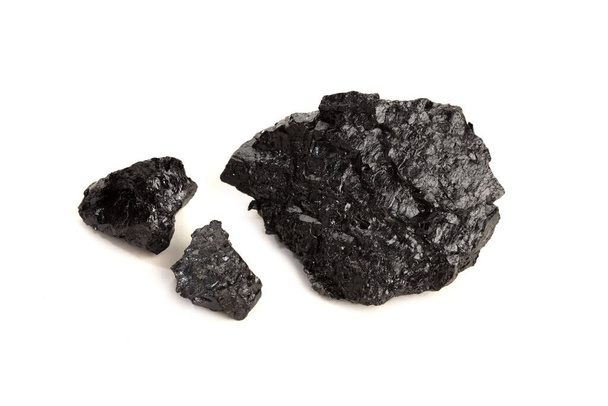 Beyaz arka planda izole edilmiş bituminöz kömür. Kara kömür - Fotoğraf, Görsel