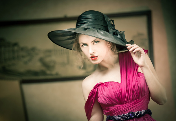 Charming blonde woman with black hat, retro image. Young beautiful fair hair female posing vintage. Mysterious lady with movie star look. Attractive fashionable girl looking as an American actress - Φωτογραφία, εικόνα