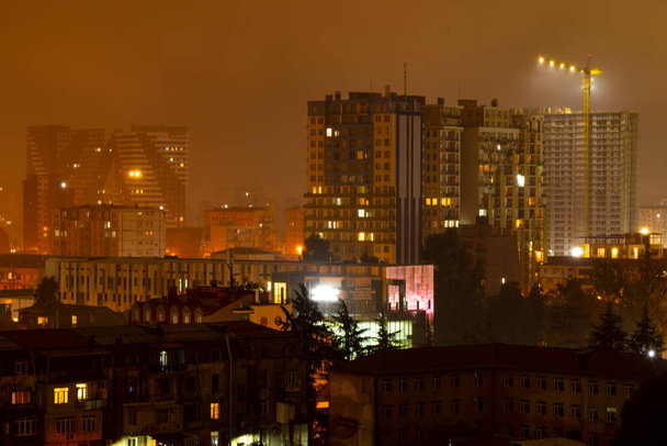 Batumi bei Nacht während des Regens, Adschara, Georgien - Foto, Bild