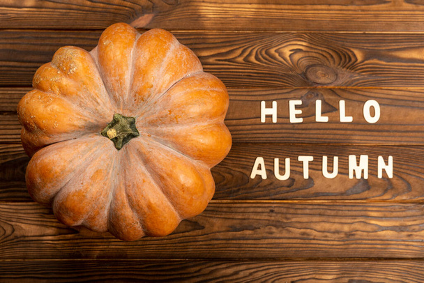 秋の挨拶、秋の月、デスクトップの背景、秋の木の装飾、カボチャ, - 写真・画像