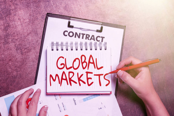 Текст почерка Global Markets. Концептуальные фото Торговля товарами и услугами во всех странах мира - Фото, изображение