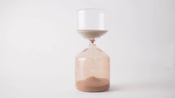 Close-up of the hourglass for ten minutes on a white background - Footage, Video