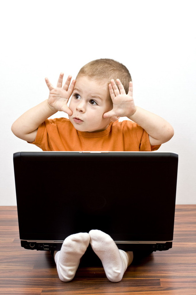 Boy working whit laptop - Foto, Imagem