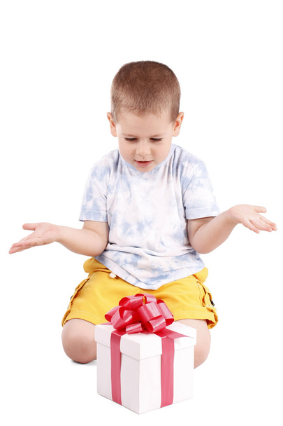 kisfiú és ajándék - Fotó, kép
