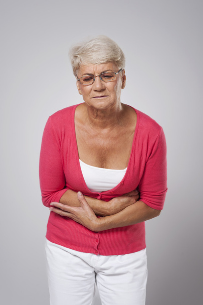 Mujer con dolor de estómago - Foto, Imagen