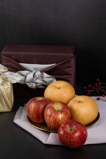 premium apple and pear, typical holiday gift in Korea - Foto, Imagem