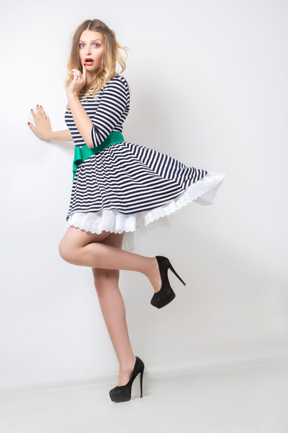 girl in the developing dress. pin up - Foto, afbeelding
