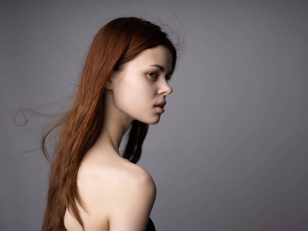 woman hairstyle bare shoulders clear skin fashion dark background - Valokuva, kuva