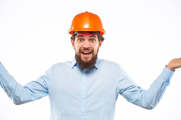 férfi mérnök munka az építőiparban siker elszigetelt háttér - Fotó, kép