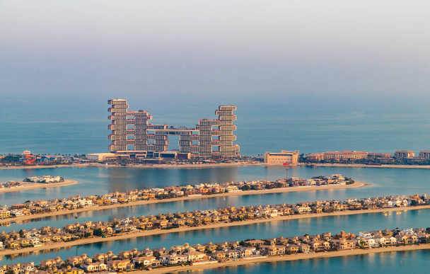 Dubai, EAU 09.24.2021 Vue partielle de l'île artificielle, Palm Jumeirah et hôtel Royal Atlantis - Photo, image