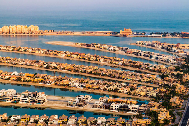 ドバイ、アラブ首長国連邦- 09.24.2021人工島、パームジュメイラの一部ビュー. - 写真・画像