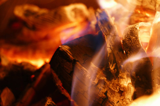 Hot flames of a fire, detail view of a campfire - Foto, Bild