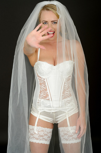 白いランジェリーでセクシーな若い結婚式の花嫁 - 写真・画像
