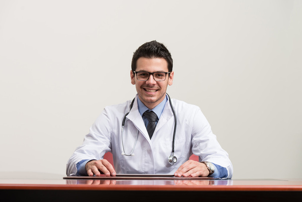 Young Caucasian Health Care Professional - Фото, изображение