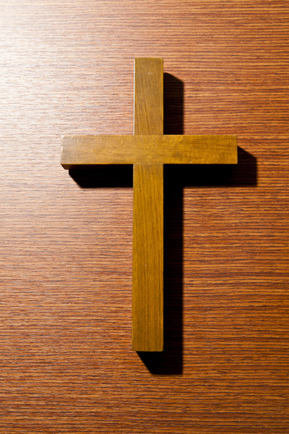 木製の十字架を閉じる - 写真・画像