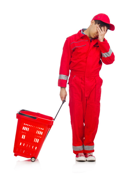 Homme en combinaison rouge avec chariot de supermarché - Photo, image