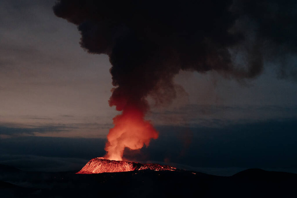 Fagradalsfjall, Islanti - kesäkuu 2021: tulivuorenpurkaus lähellä Reykjavikia, Islannissa. Laadukas kuva - Valokuva, kuva