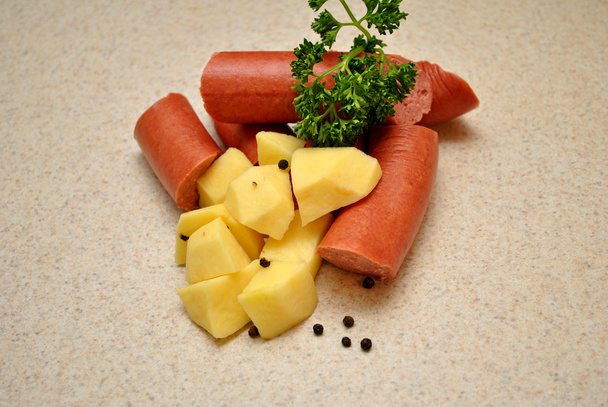 raw キルバサとジャガイモのパセリ - 写真・画像