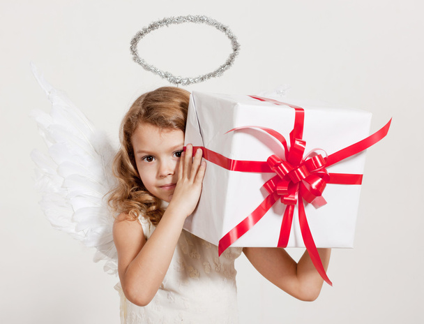 Girl with angel wings and gift - Valokuva, kuva