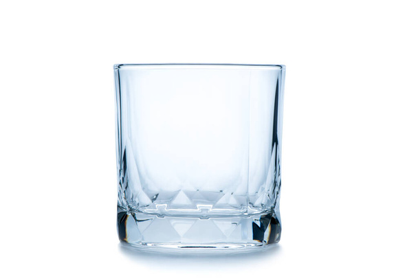 leeg Rock glas of Old Fashioned glas geïsoleerd op witte achtergrond, glaswerk concept - Foto, afbeelding