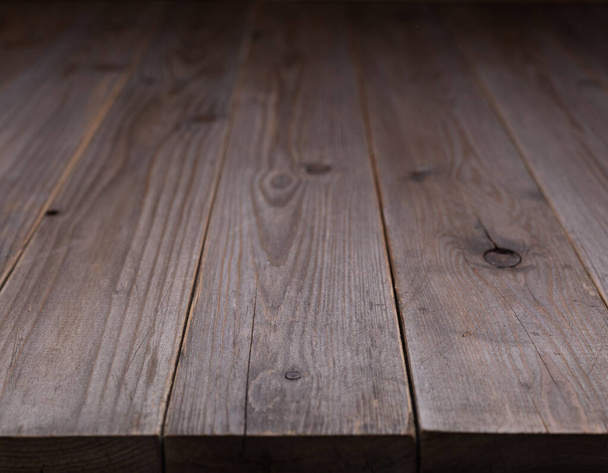 Dřevěný stůl horní textura pozadí. Přední pohled na dřevěný stůl s kopírovacím prostorem. Povrch desky - Fotografie, Obrázek