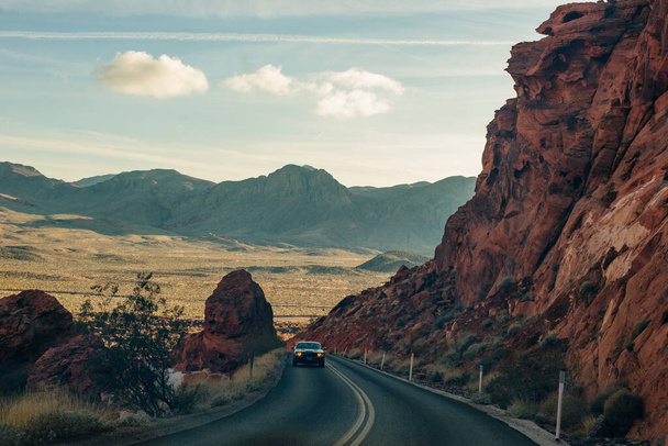 Straße durch den Valley of Fire State Park in Nevada. Hochwertiges Foto - Foto, Bild