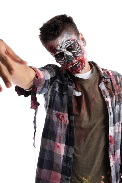 Děsivý zombie muž na bílém pozadí - Fotografie, Obrázek