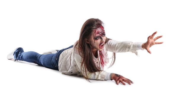 Mujer zombie miedo sobre fondo blanco - Foto, imagen