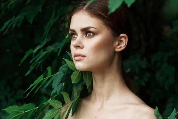 attractive woman green leaves clean skin nature summer close-up - Foto, imagen