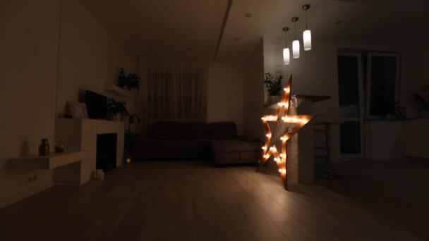 リビングルームのクリスマススターの装飾 - 映像、動画