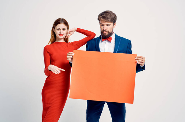 emotionele man en vrouw rode mocap poster reclame kopieerruimte - Foto, afbeelding