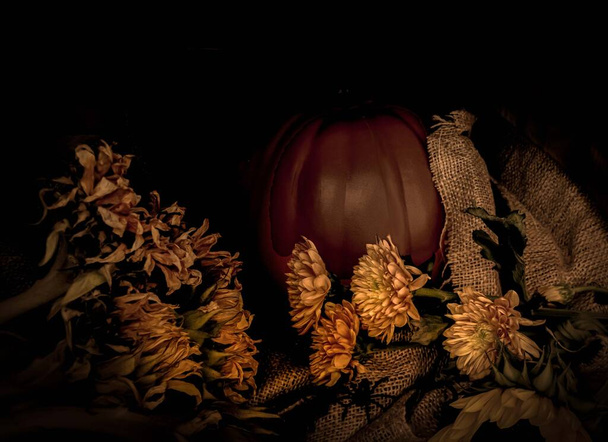 Осенняя сцена благодаря осени    - Фото, изображение