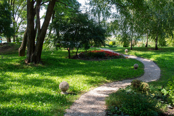 Pryiutivka, Oleksandriya, Ukraina - 19. elokuuta 2021: Kaunis kaupunkipuisto lähellä Oleksandriyaa - Valokuva, kuva