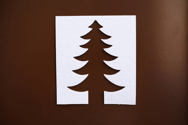 Christmas tree paper cutting design papercraft card. White, red and green colo - Foto, Imagen