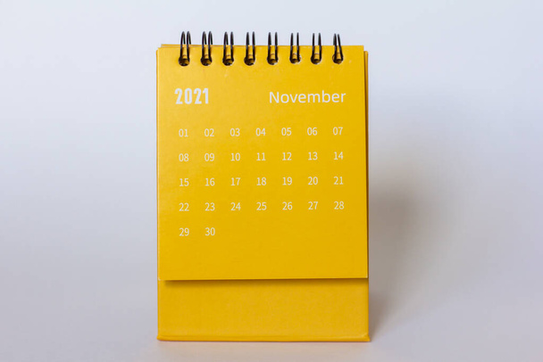 Calendario de despegue para noviembre de 2021. Calendario de escritorio para la planificación y gestión de cada fecha - Foto, Imagen
