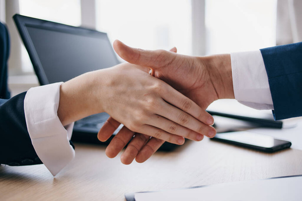 shaking hands office successful deal work business - Foto, immagini