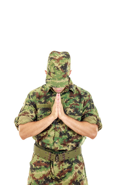 mariene militair officier bidden in militair uniform - Foto, afbeelding