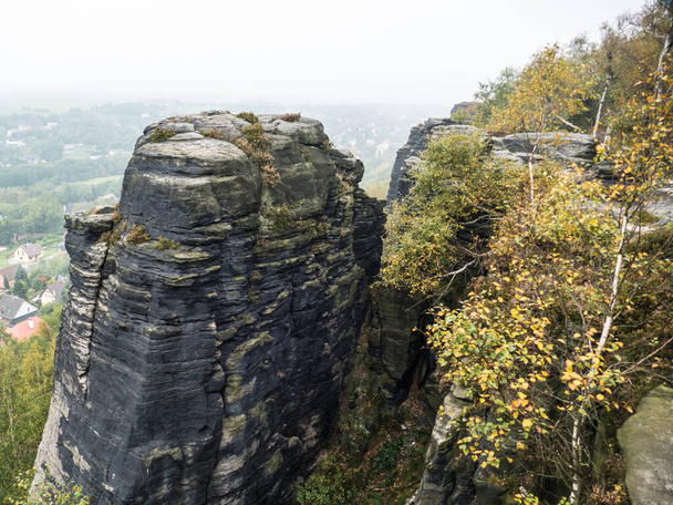 senderismo en formatos de piedra arenisca checa parque nacional paisaje - Foto, imagen