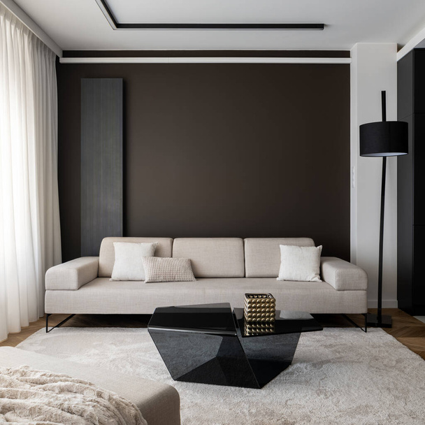Elegant living room with beige couch, new coffee table and ceiling lighting and fluffy carpet - Foto, afbeelding