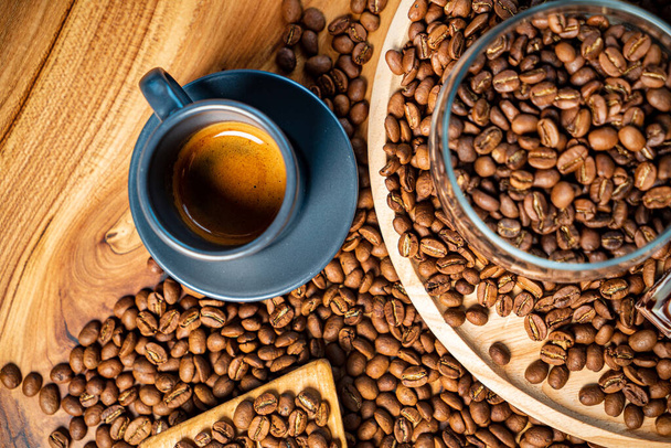 coffee beans on the wooden background - Φωτογραφία, εικόνα