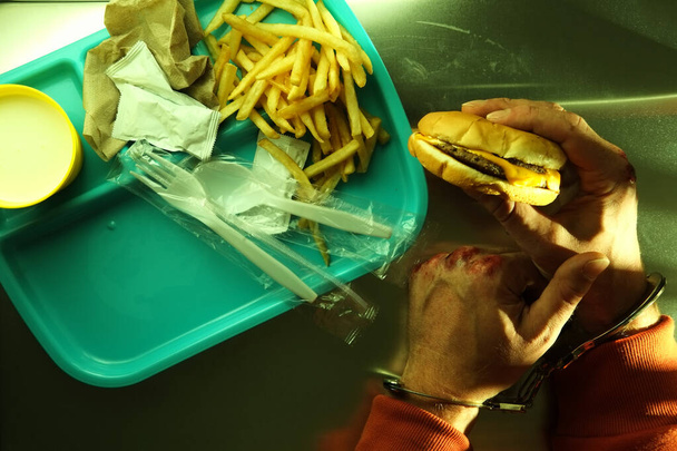 Todestrakt letzte Mahlzeit Metapher für schlechte Fast-Food-Ernährung ist ein Todesurteil - Foto, Bild