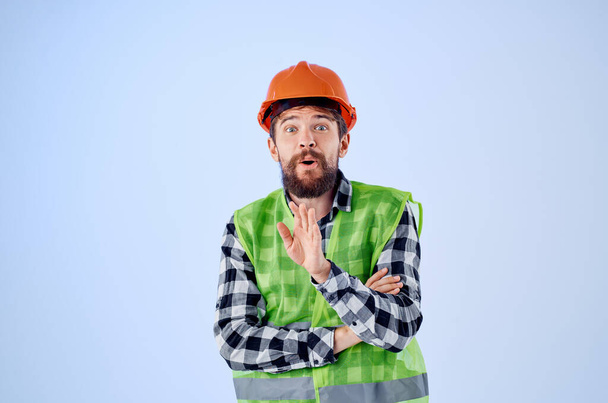 werkende man in oranje harde hoed bouw professionele Studio - Foto, afbeelding