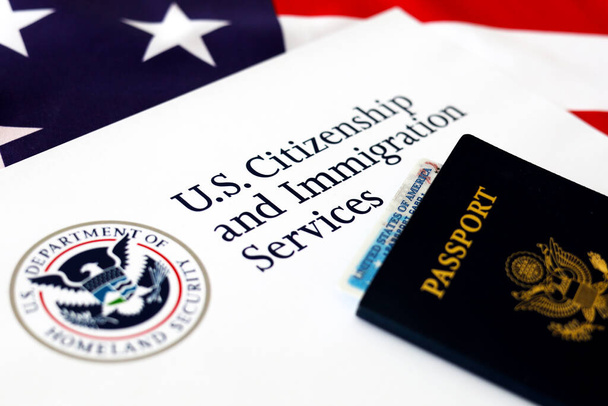 ABD Logosu Vatandaşlık ve Göçmenlik Hizmetleri Pasaportu - Fotoğraf, Görsel