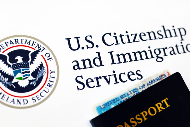 ABD Logosu Vatandaşlık ve Göçmenlik Hizmetleri Pasaportu - Fotoğraf, Görsel