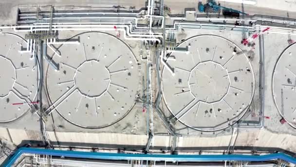 Sistema tecnológico moderno de purificación de agua en la empresa petrolera - Imágenes, Vídeo