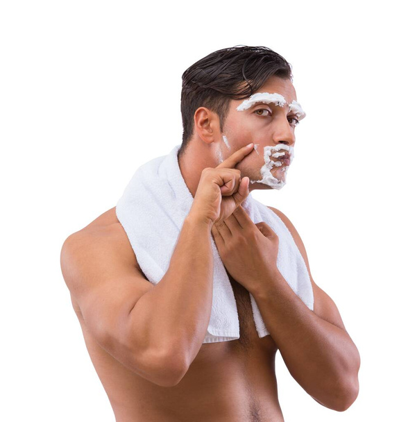 Mann rasiert sich isoliert auf weißem Hintergrund - Foto, Bild