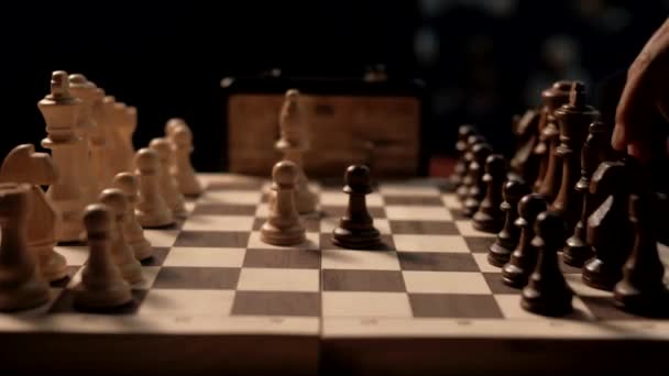 Sakktábla egy gyors filmben. Közelkép. Egy sakkjátszma. Időintervallum - Felvétel, videó