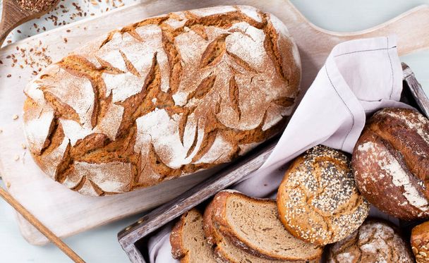 Freshly baked sliced homemade bread. - Fotografie, Obrázek